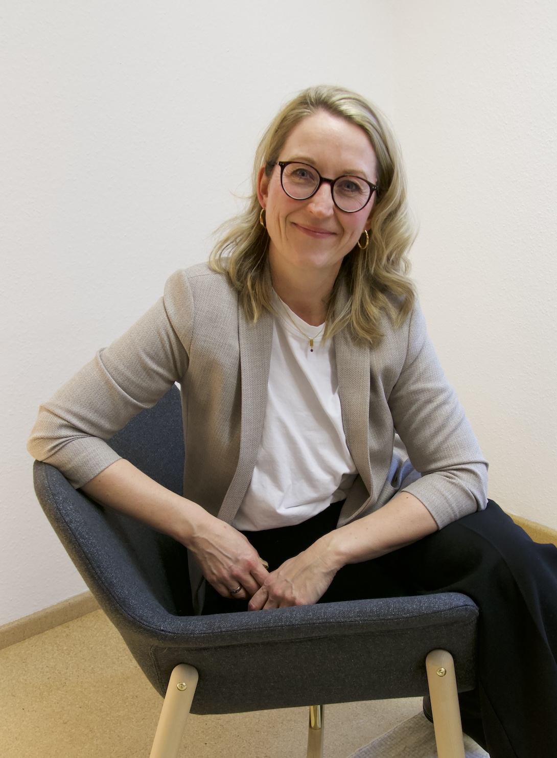 Annika Quitter, Diplom-Pädagogin sowie systemische Beraterin und Therapeutin in Altenberge, spezialisiert auf Einzel-, Paar- und Familienberatung mit Fokus auf Krisen und Entscheidungen.